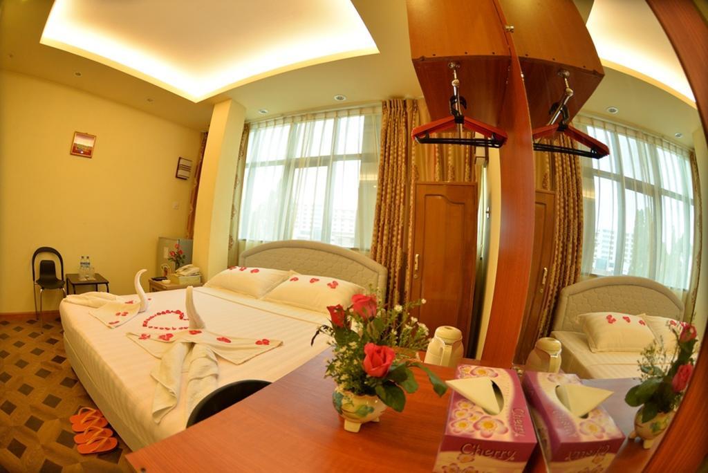New Golden Forward Hotel Янгон Екстериор снимка