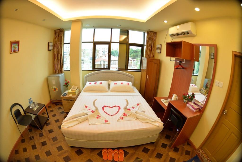New Golden Forward Hotel Янгон Екстериор снимка
