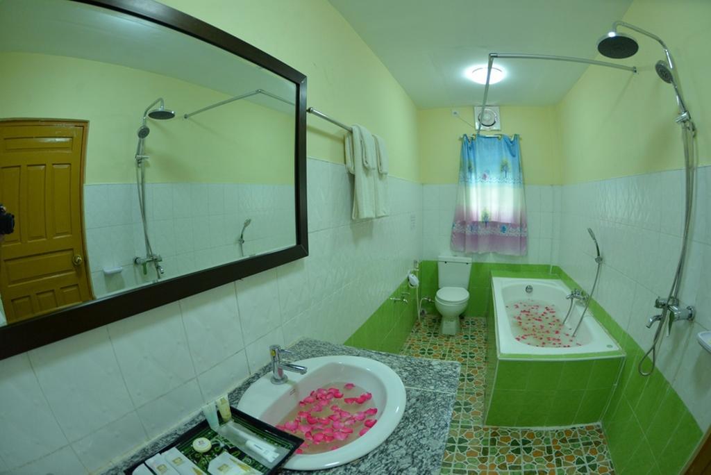New Golden Forward Hotel Янгон Екстериор снимка