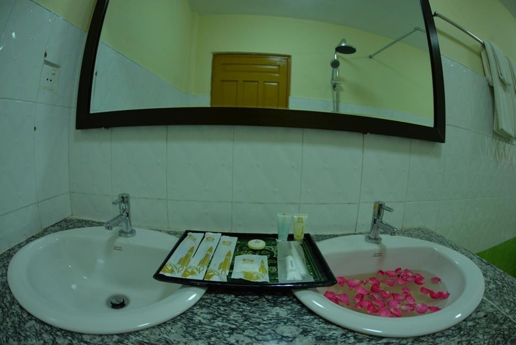 New Golden Forward Hotel Янгон Екстериор снимка