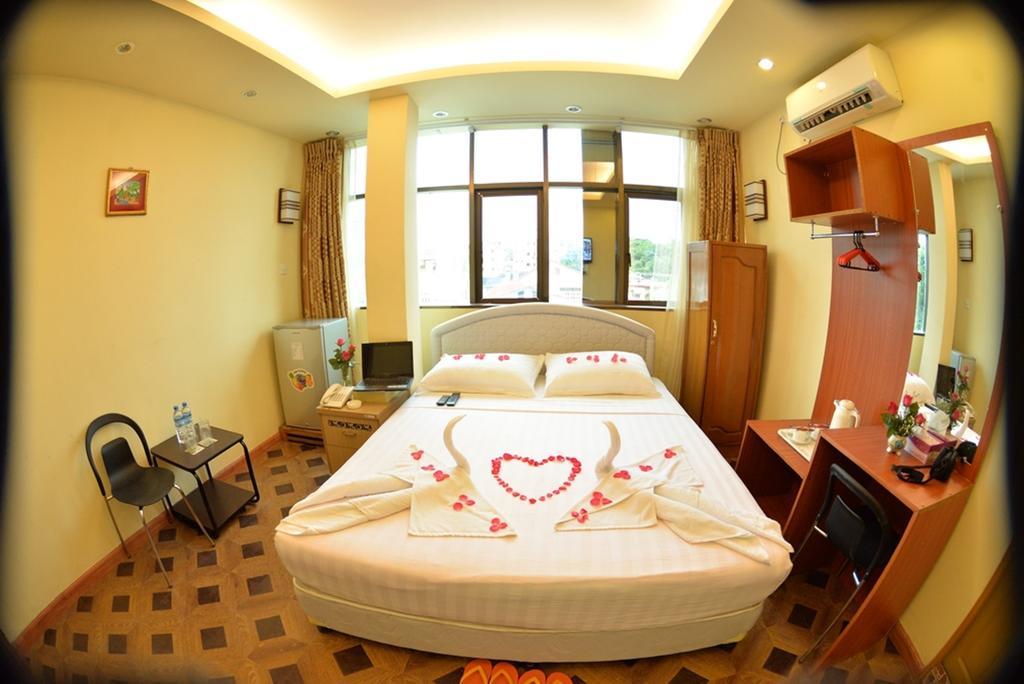 New Golden Forward Hotel Янгон Екстериор снимка