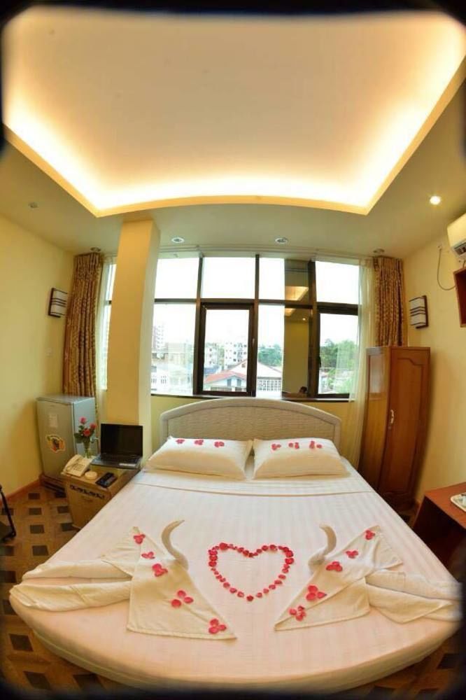 New Golden Forward Hotel Янгон Екстериор снимка