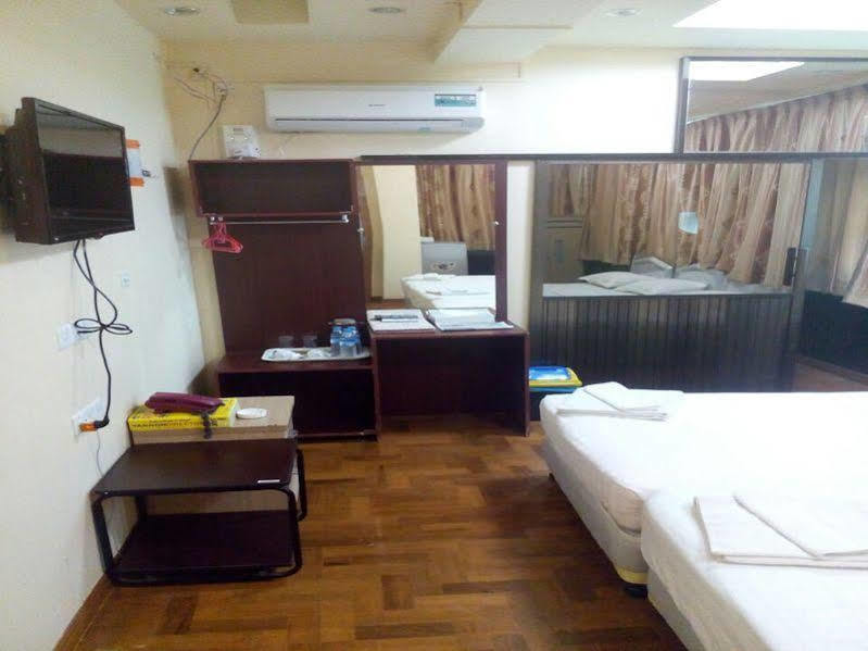New Golden Forward Hotel Янгон Екстериор снимка
