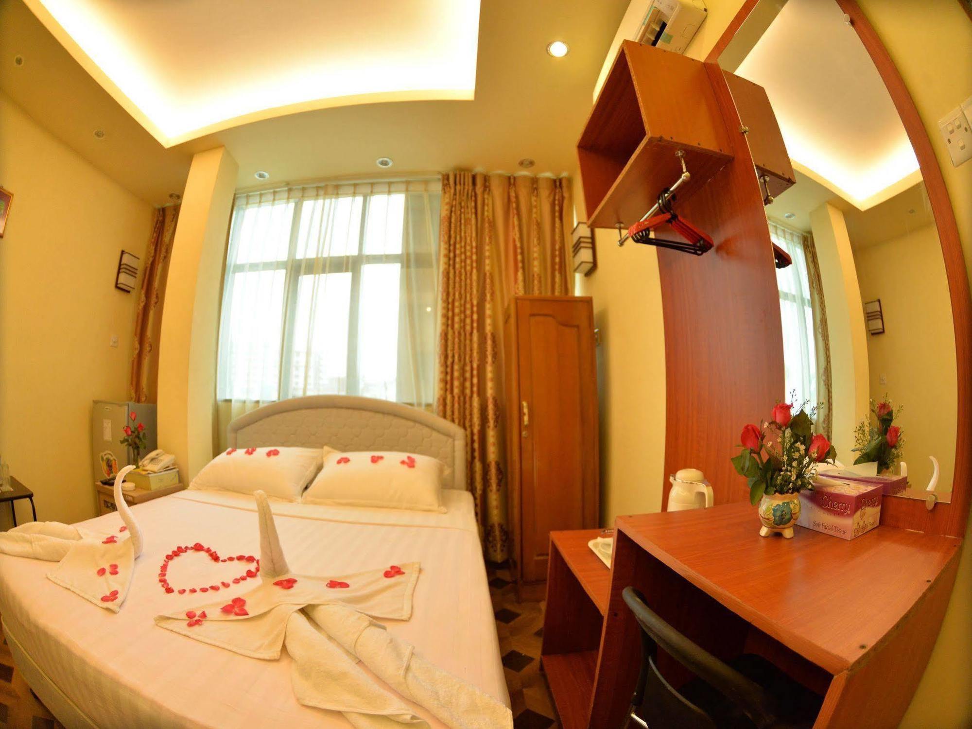 New Golden Forward Hotel Янгон Екстериор снимка