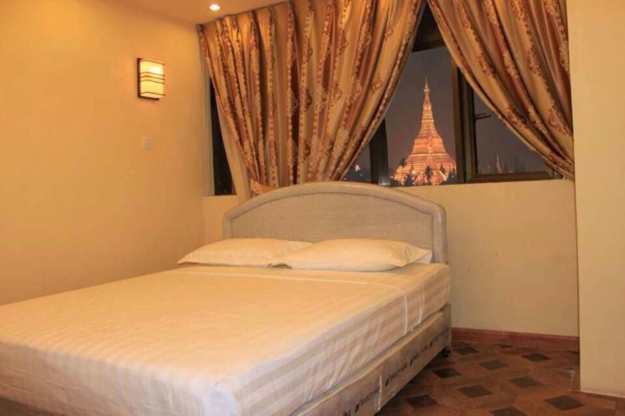 New Golden Forward Hotel Янгон Екстериор снимка