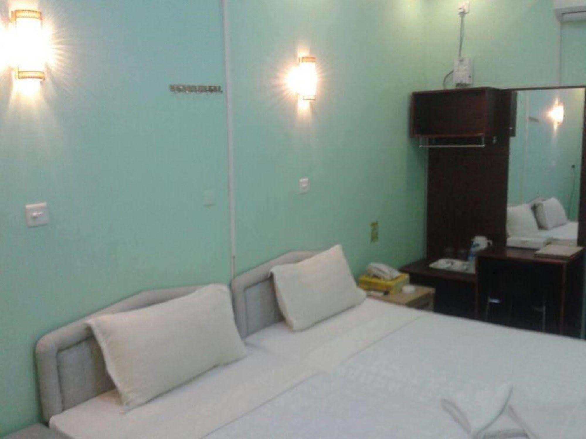 New Golden Forward Hotel Янгон Екстериор снимка