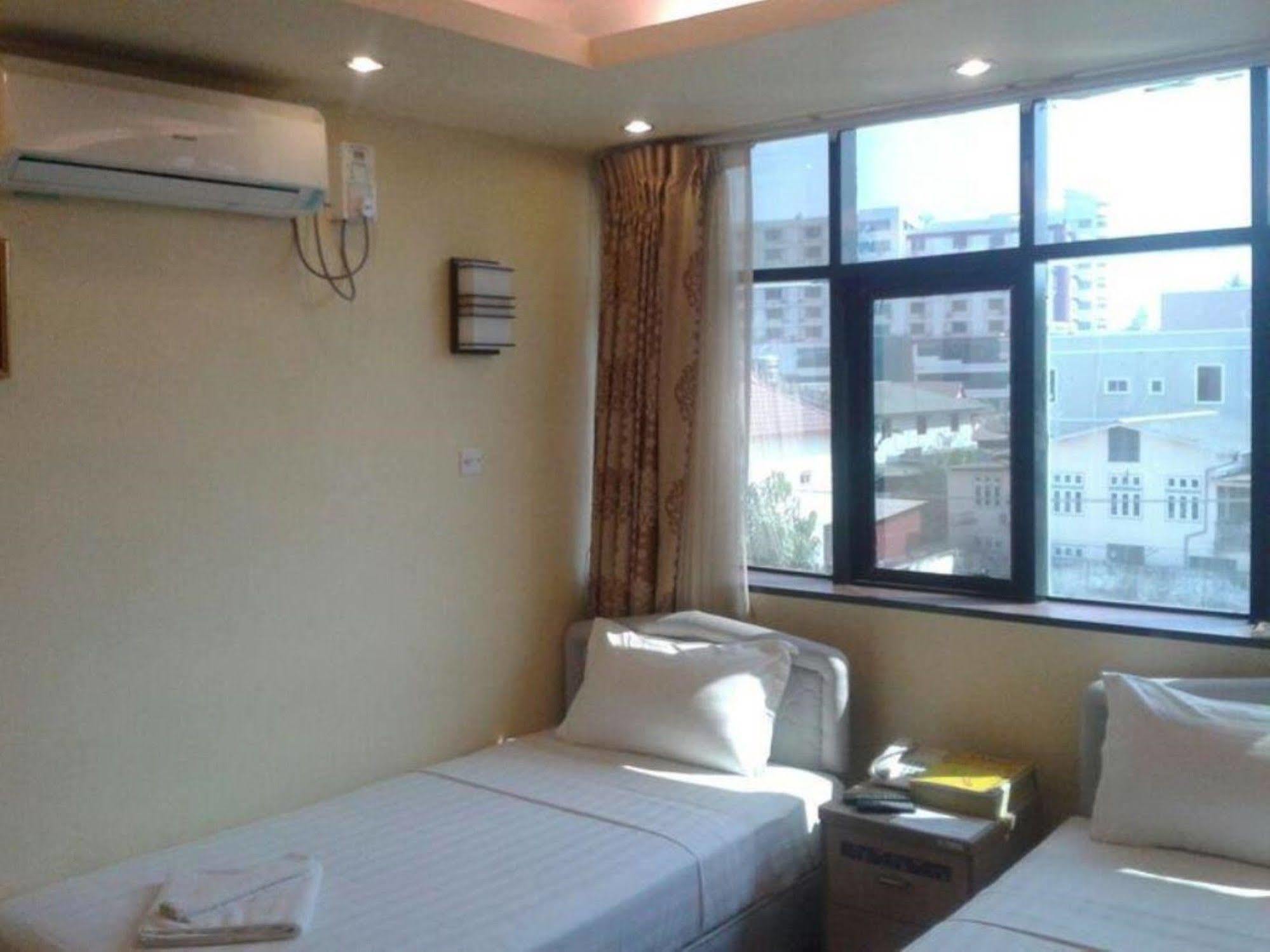 New Golden Forward Hotel Янгон Екстериор снимка