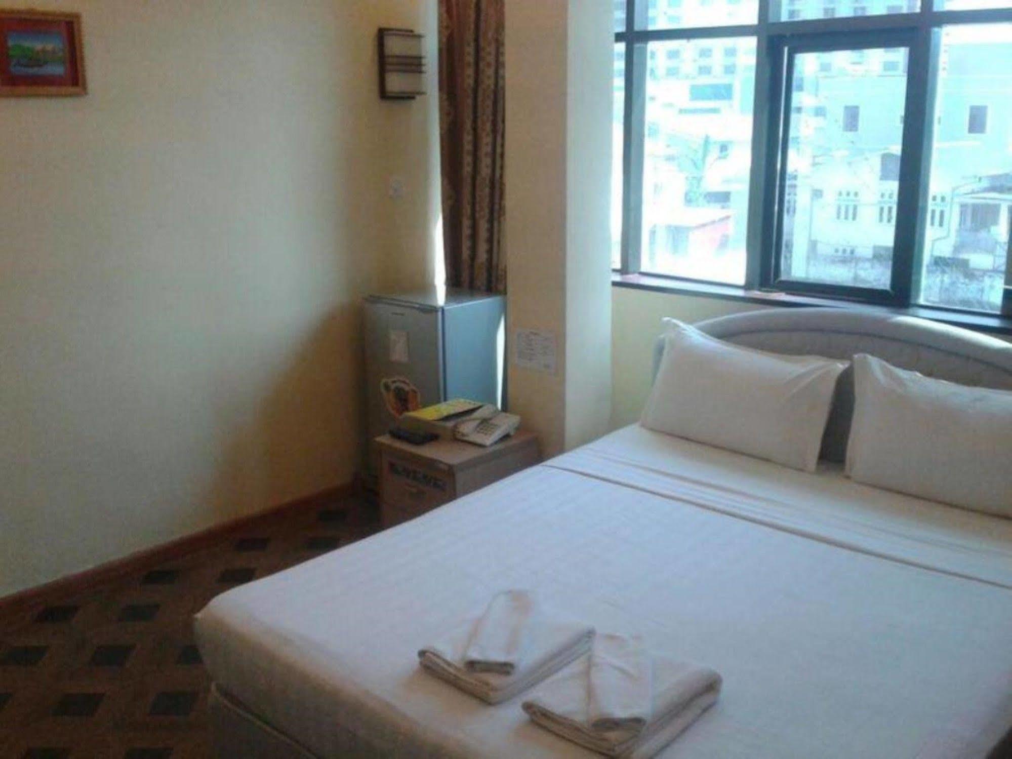 New Golden Forward Hotel Янгон Екстериор снимка
