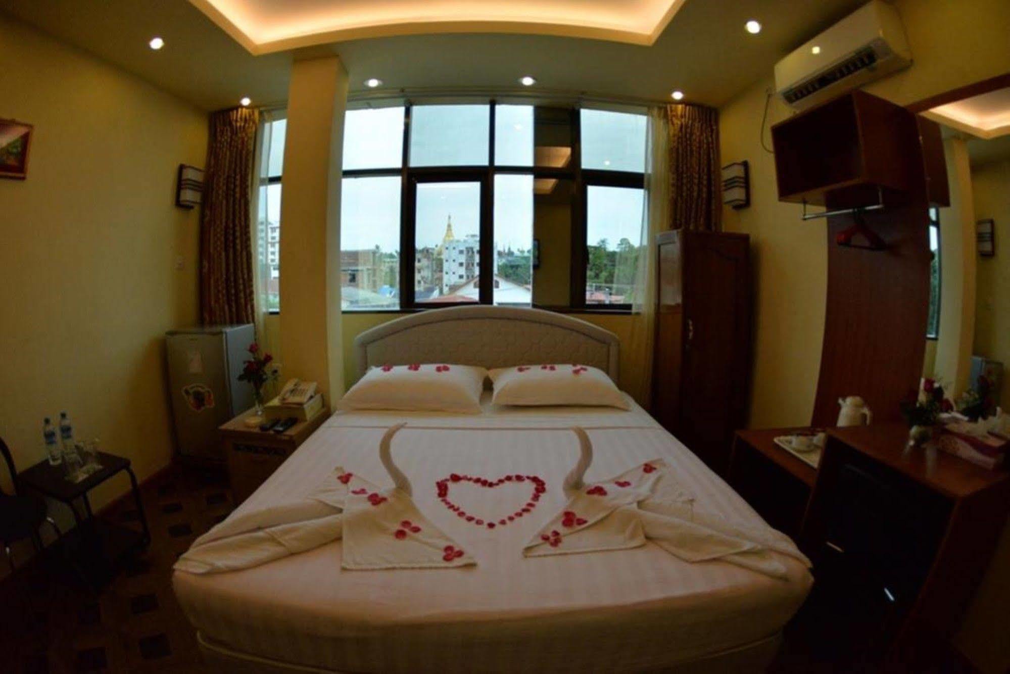 New Golden Forward Hotel Янгон Екстериор снимка