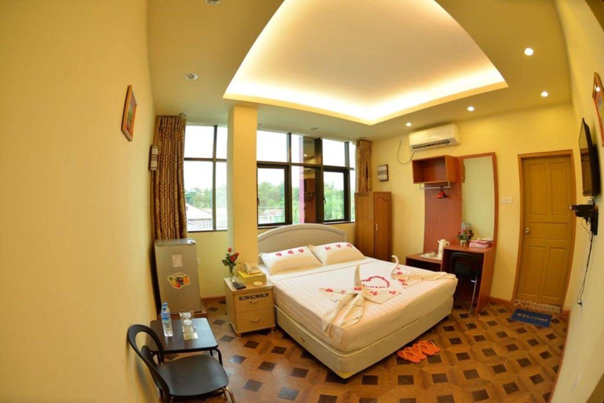 New Golden Forward Hotel Янгон Екстериор снимка